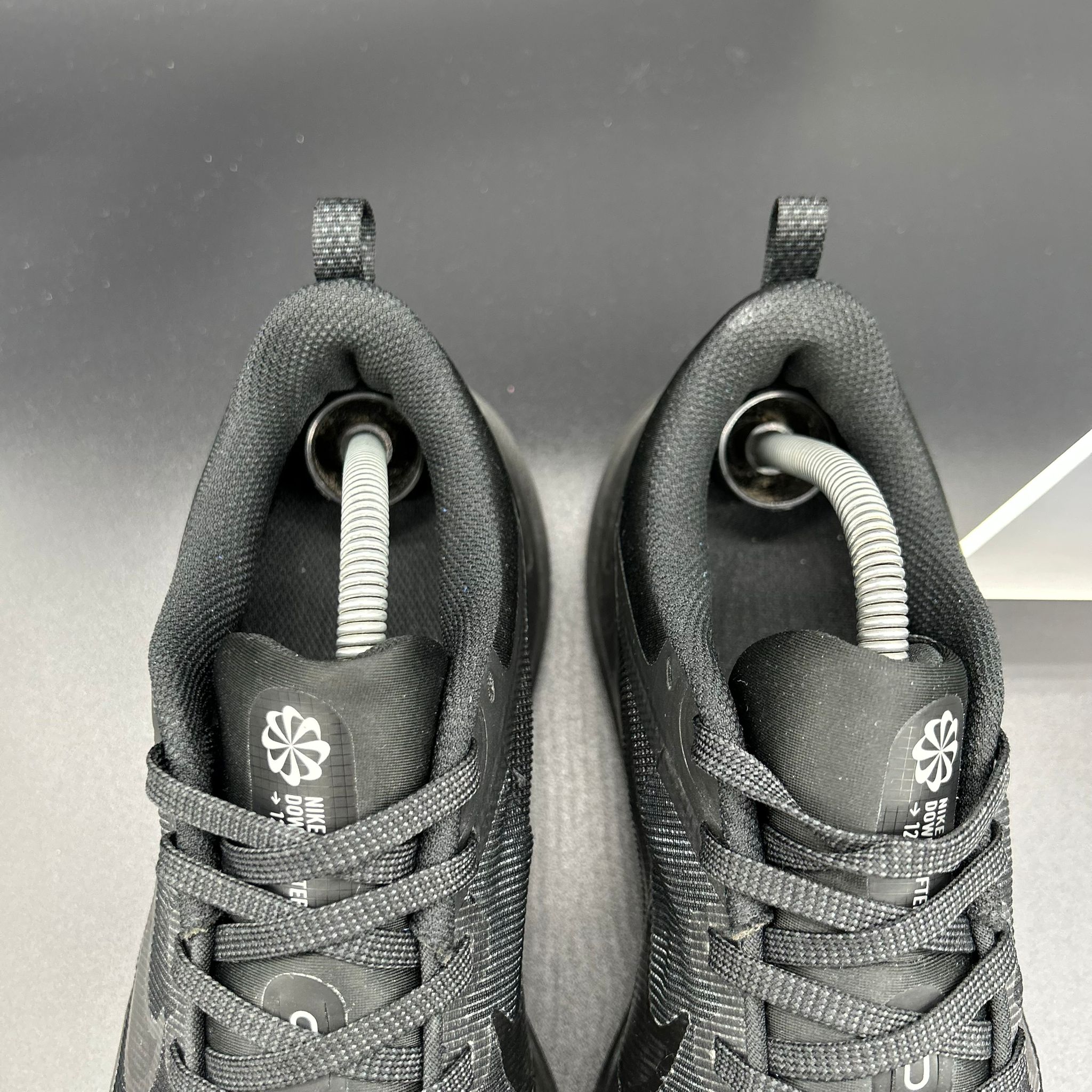 Nike Downshifter 12 — US 9 / EU 42,5