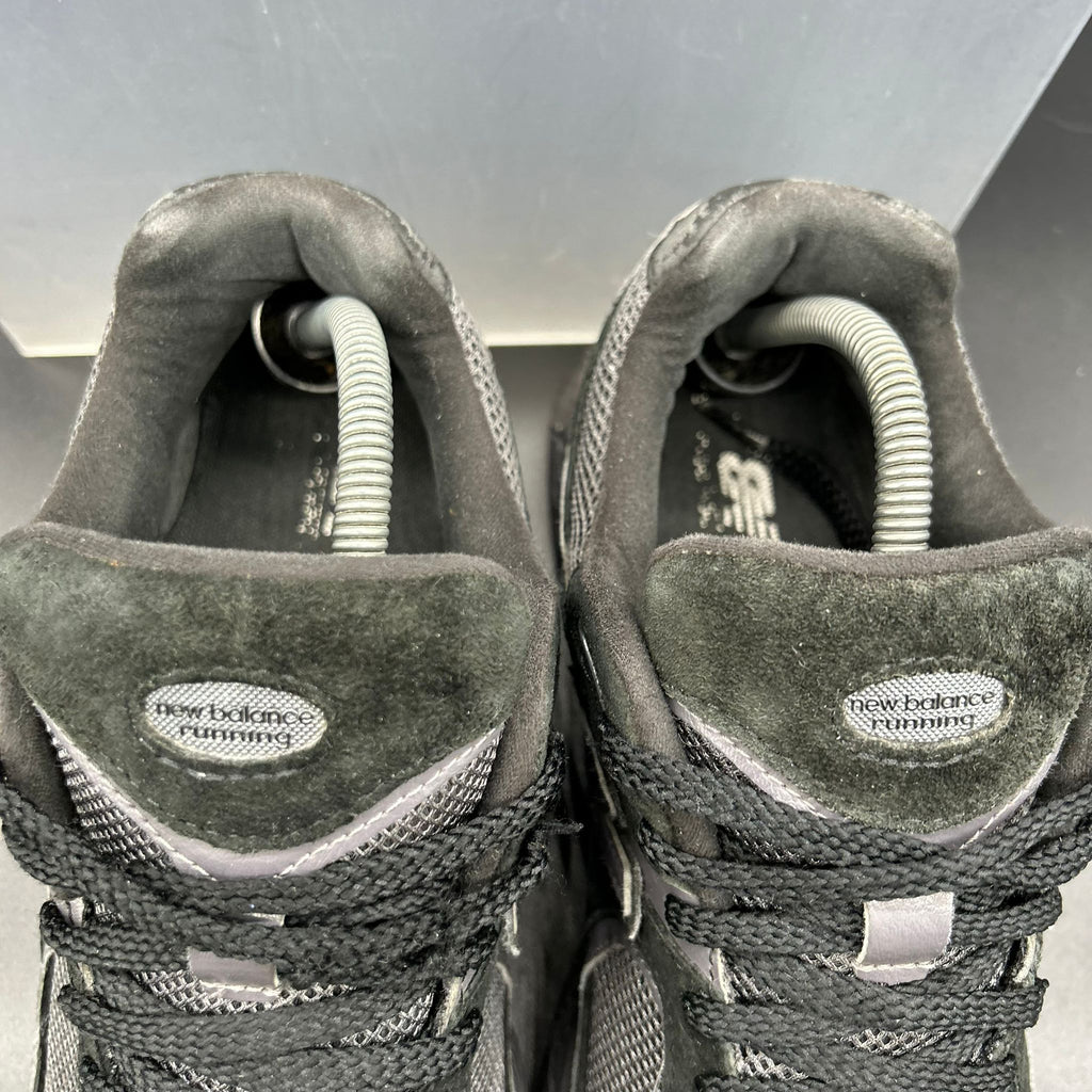 New Balance 2002R — Black/Grey (Used)