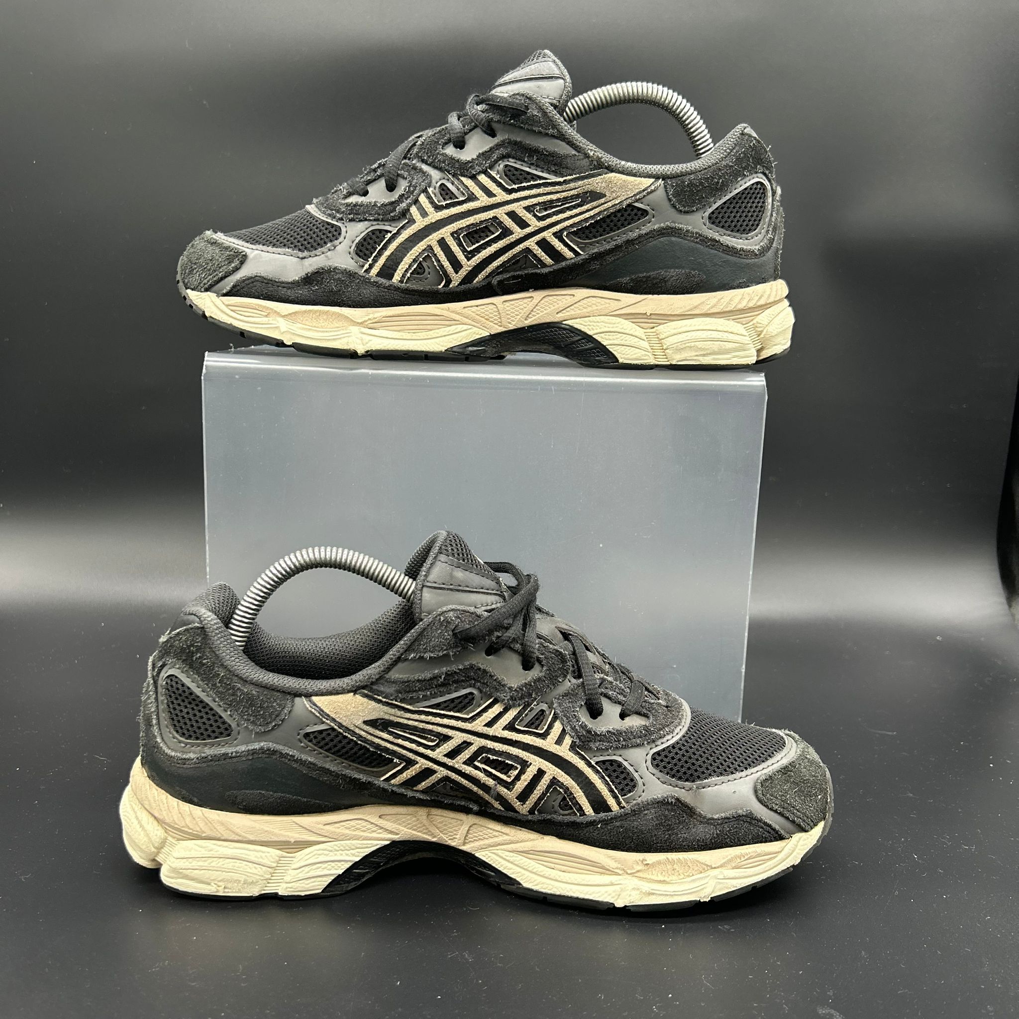 Asics Gel NYC – Zwart/Cream – EU 40.5 / US 7.5 (Used)