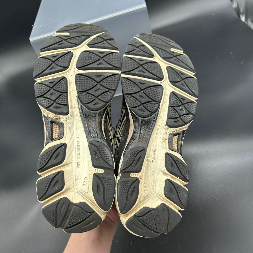 Asics Gel NYC – Zwart/Cream – EU 40.5 / US 7.5 (Used)