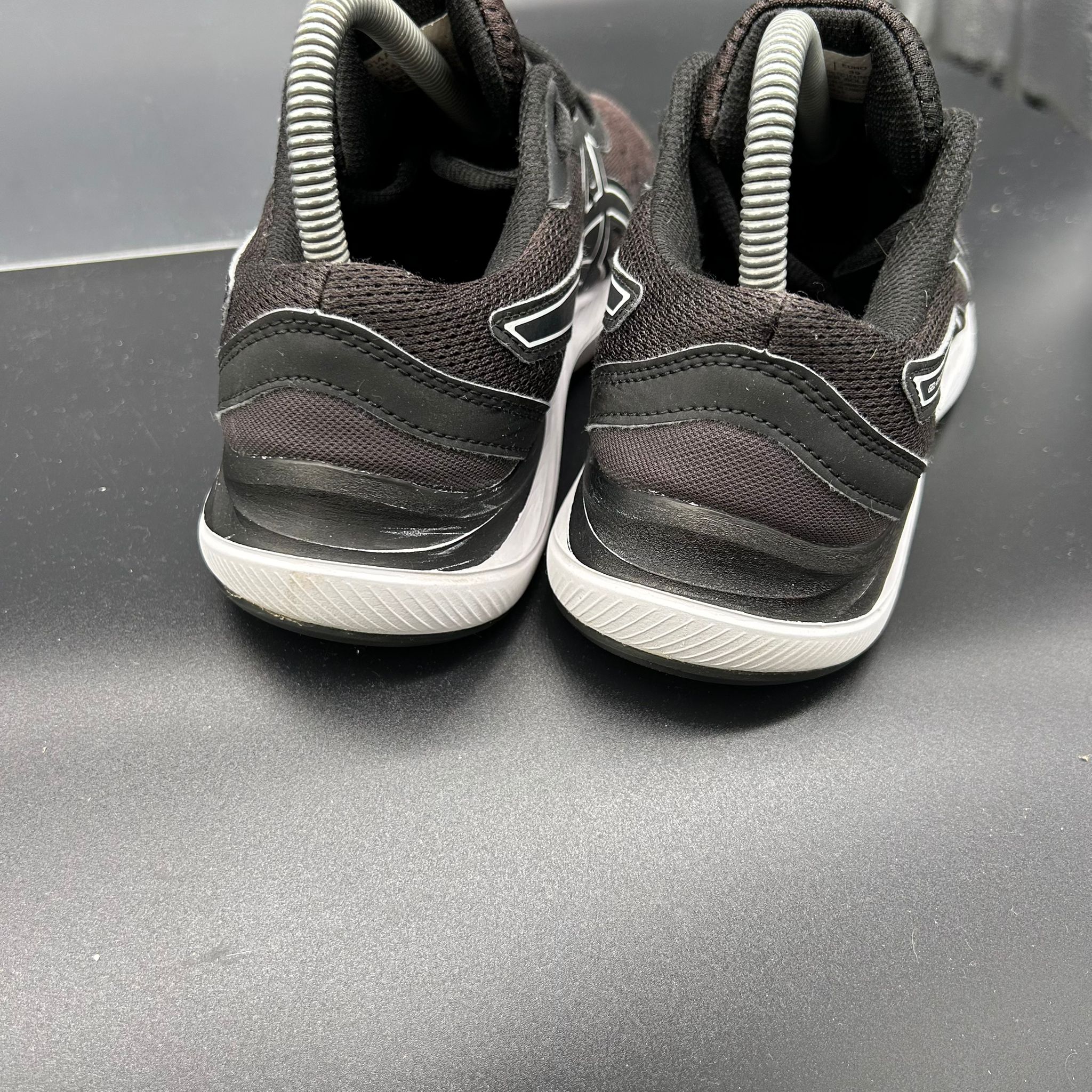 Asics Gel Excite – Zwart/Wit – EU 39 / US 6 (Used)