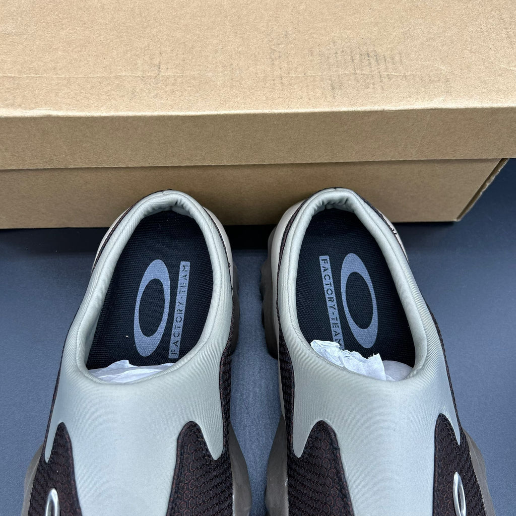 Oakley Factory Team Jacquard Chop Saw Mule – Brown/Cream – EU 43 / US 9.5 (New with Box)