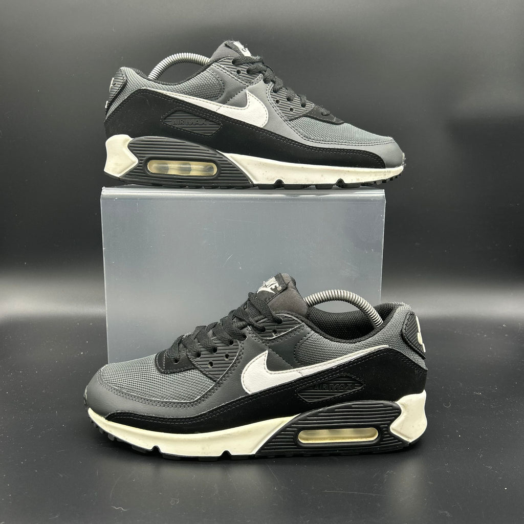 Nike Air Max 90 (Used) – US 8.5 / EU 42