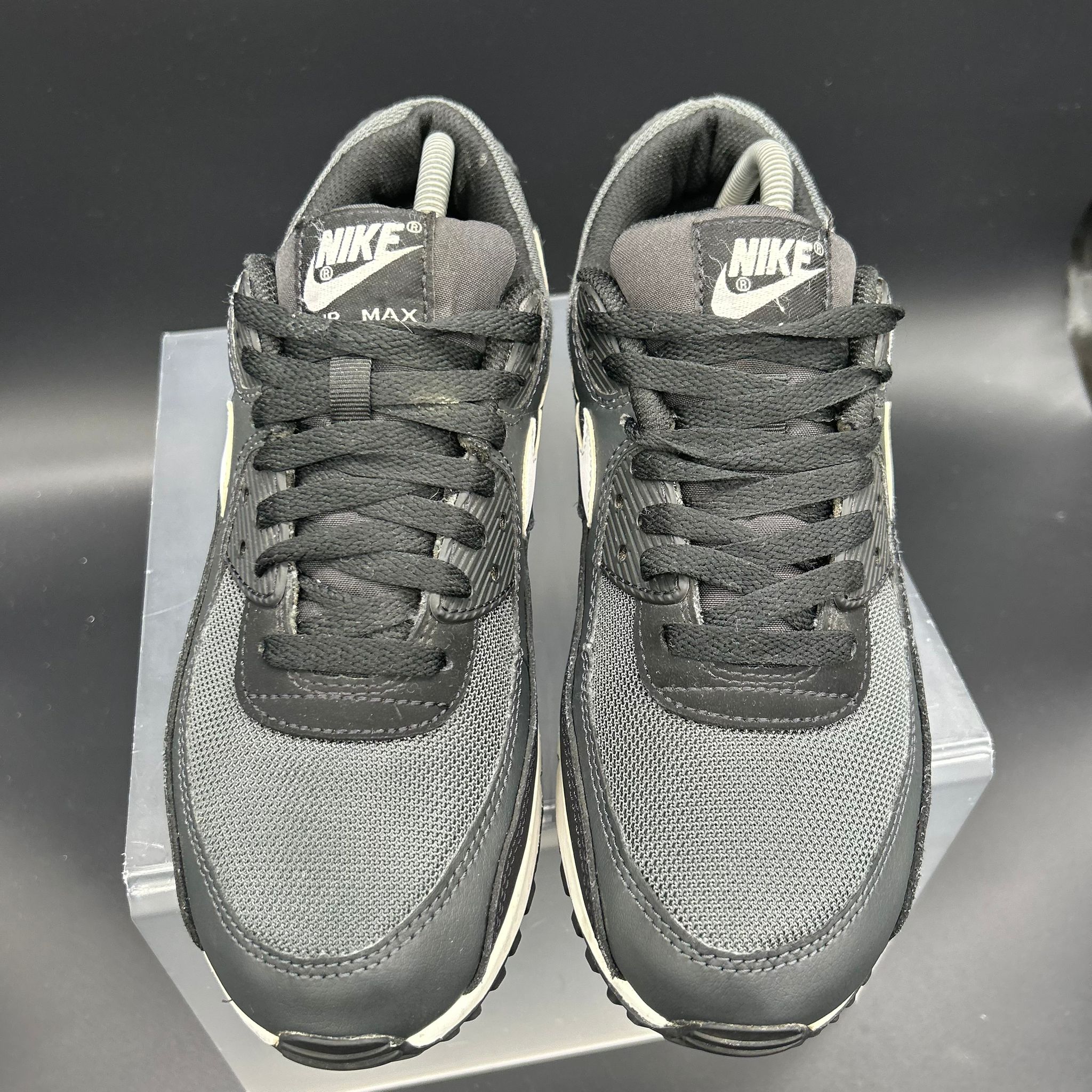 Nike Air Max 90 (Used) – US 8.5 / EU 42