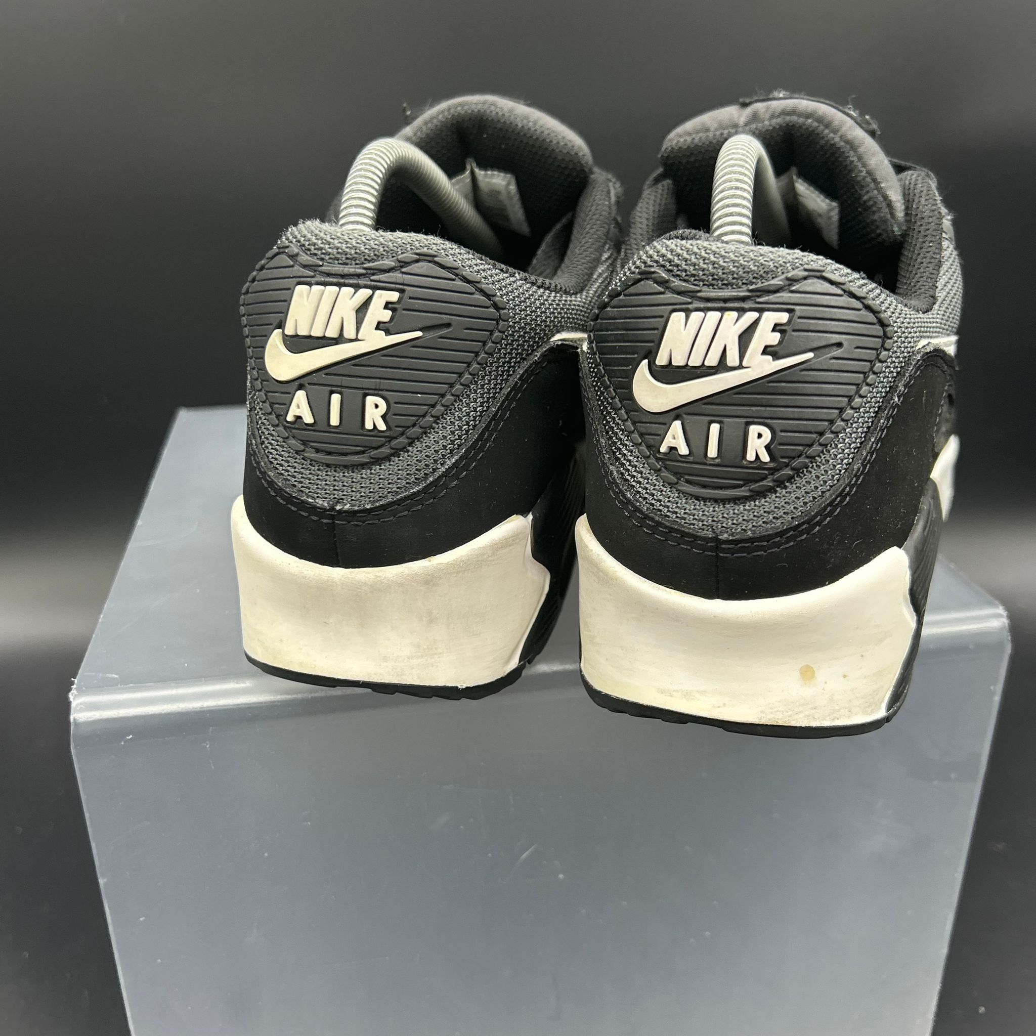 Nike Air Max 90 (Used) – US 8.5 / EU 42