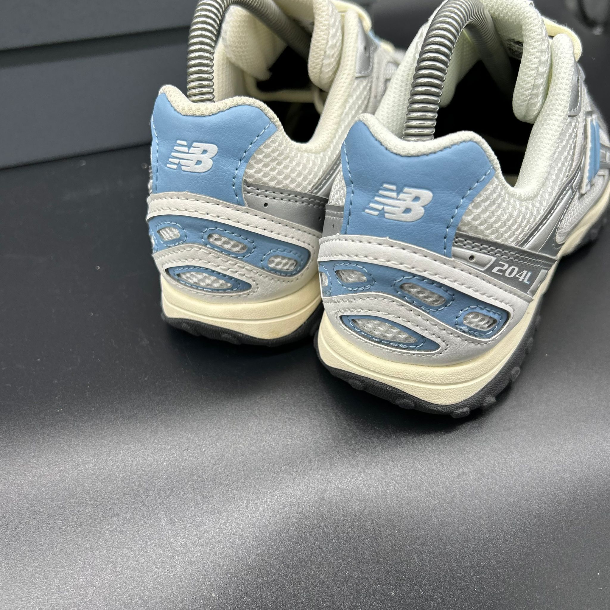New Balance 204L (U204LSWC) – US 6.5 / EU 39.5