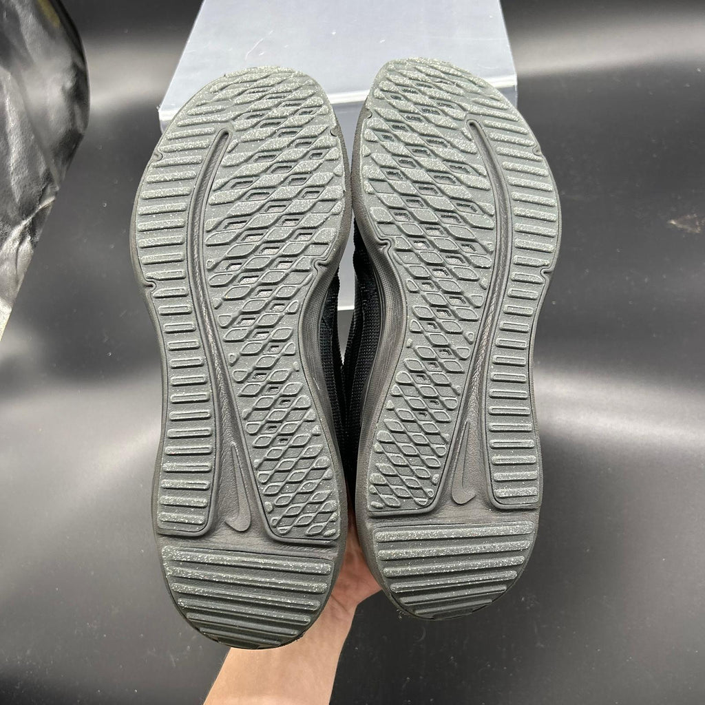 Nike Downshifter 12 (Used) – US 9 / EU 42.5