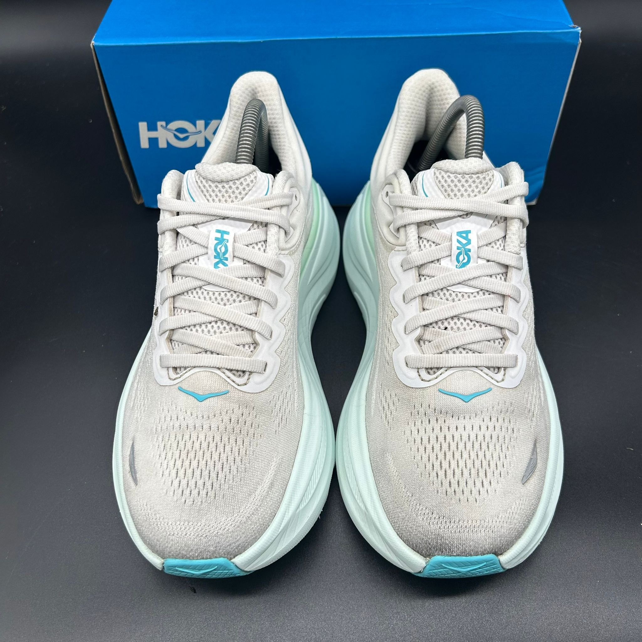 HOKA Bondi 9 zijaanzicht 2