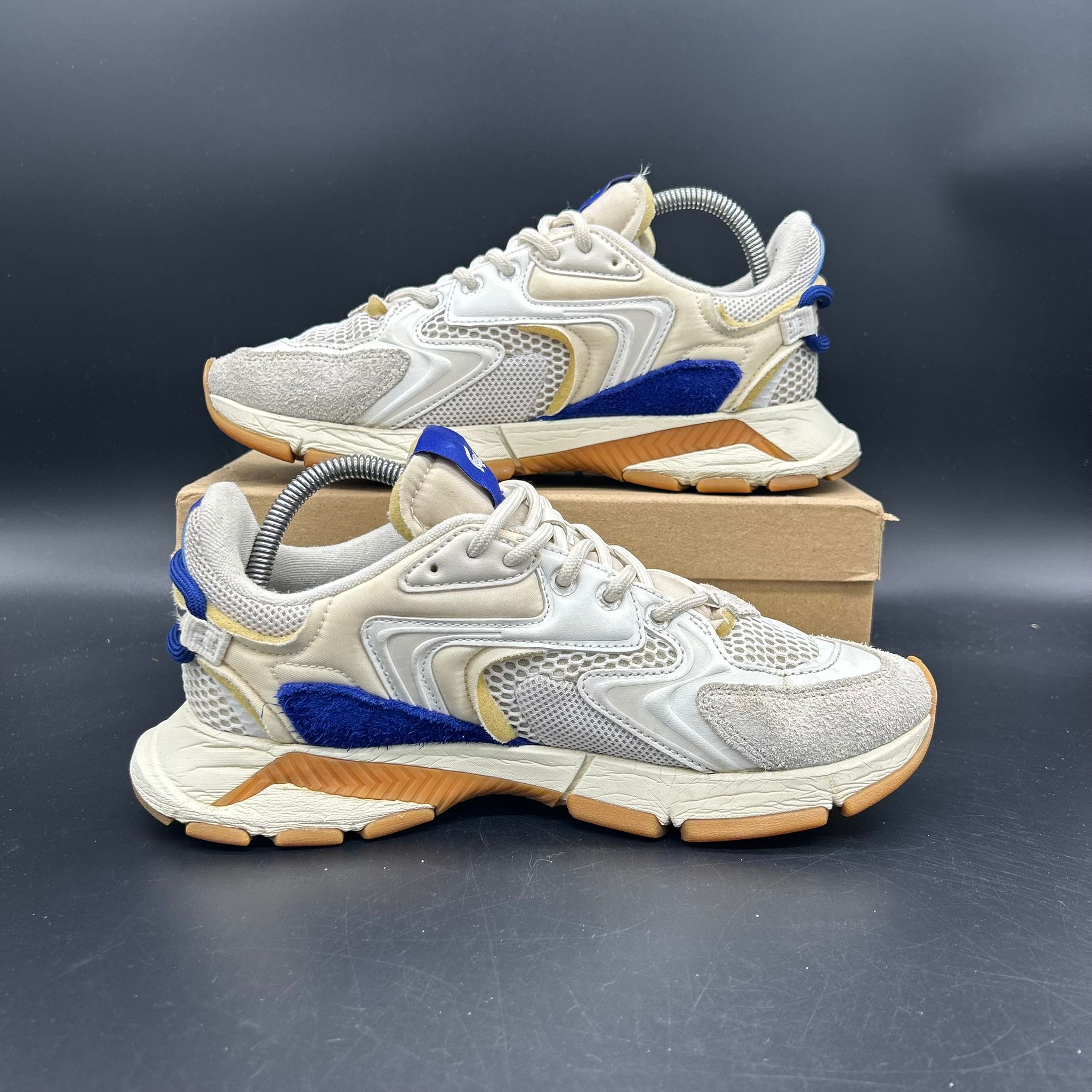 Lacoste L003 Neo White Blue EU 40.5 - achterkant met Ryłko doos